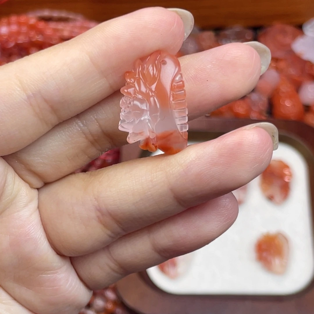 南红玛瑙未镶嵌配饰牡丹花梳子