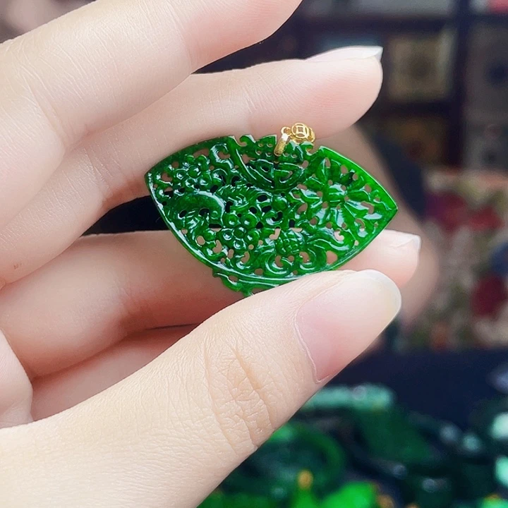 翡翠18K金镶嵌颈饰多样性