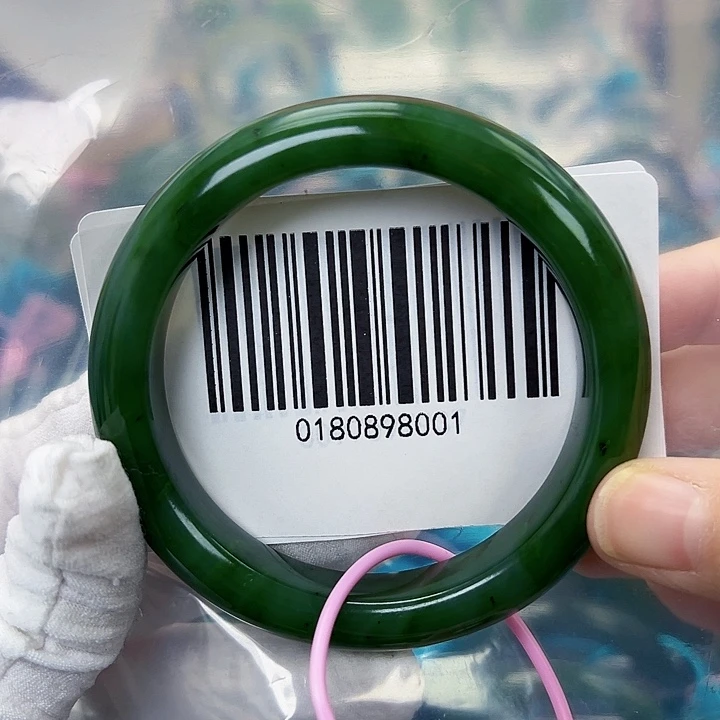 洛***灵和田玉未镶嵌手镯微瑕58