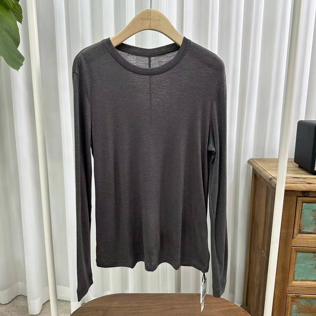 HALUNGLE/海伦格丽  83107  百搭秋冬休闲后中缝长袖纯色圆领T恤