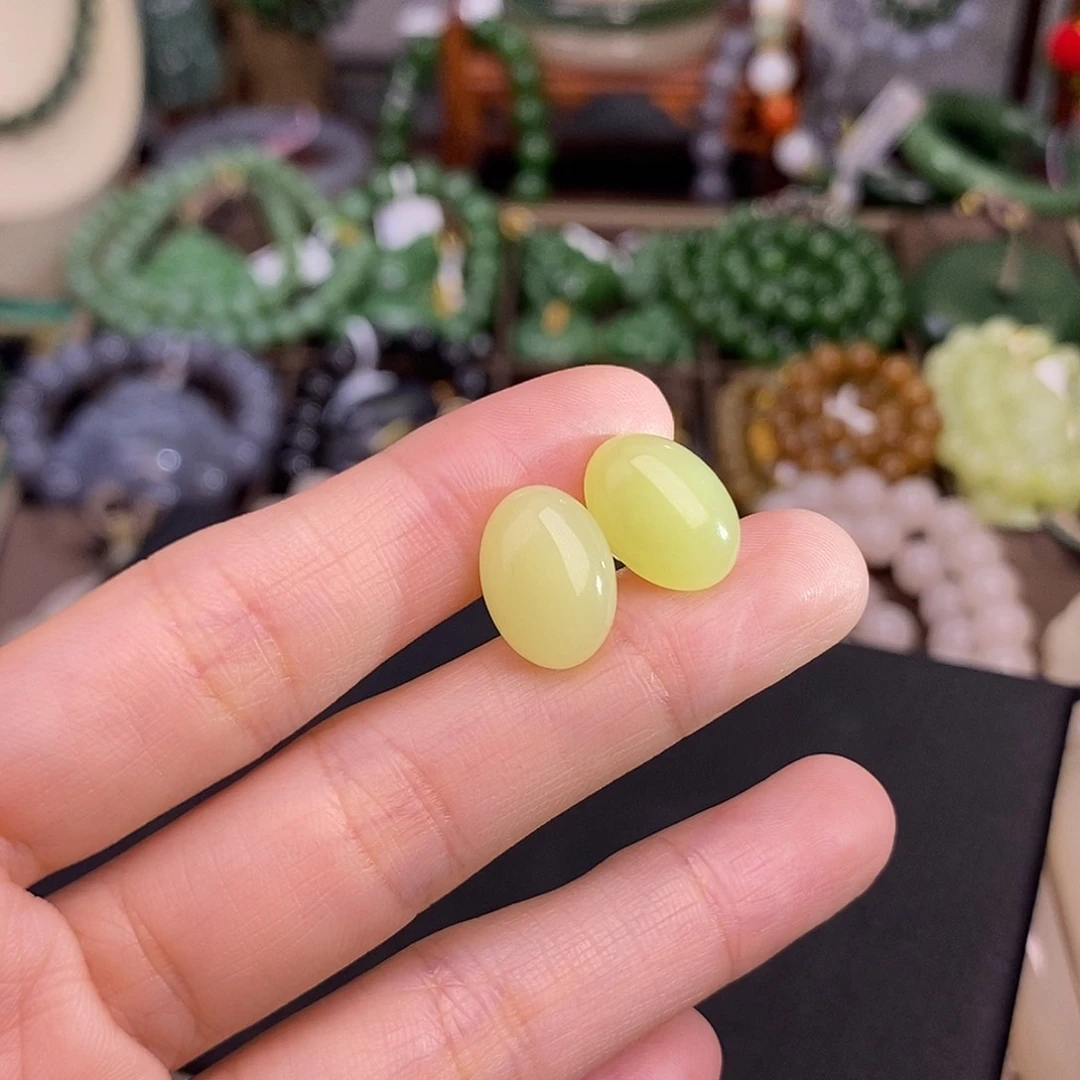 和田玉多样性发一 18.K金黄口耳钉未镶嵌