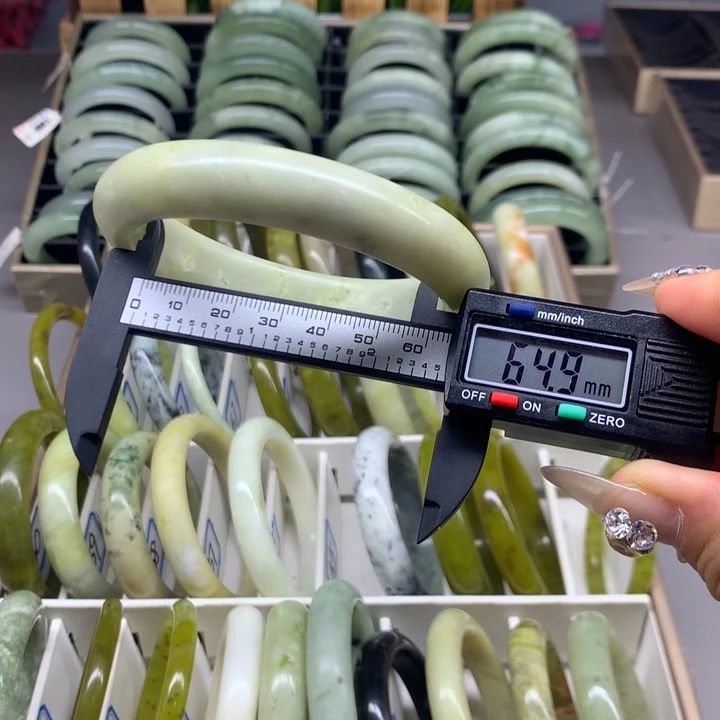 未镶嵌蛇纹石玉手镯55