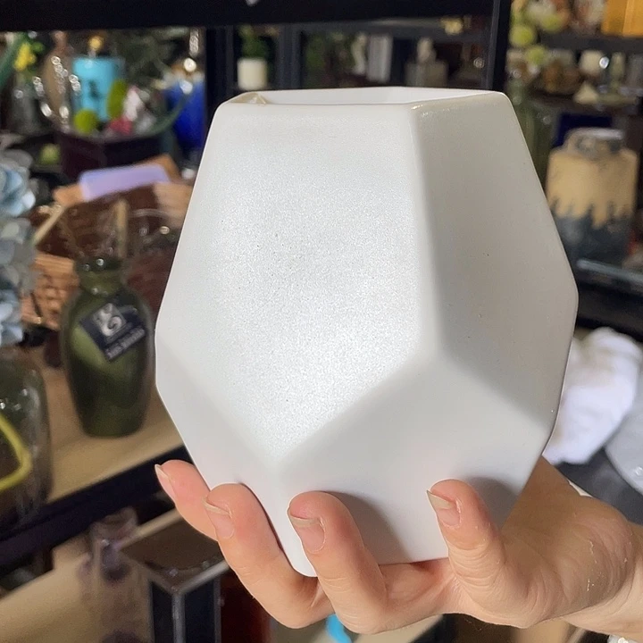 陶瓷花瓶，部分微瑕