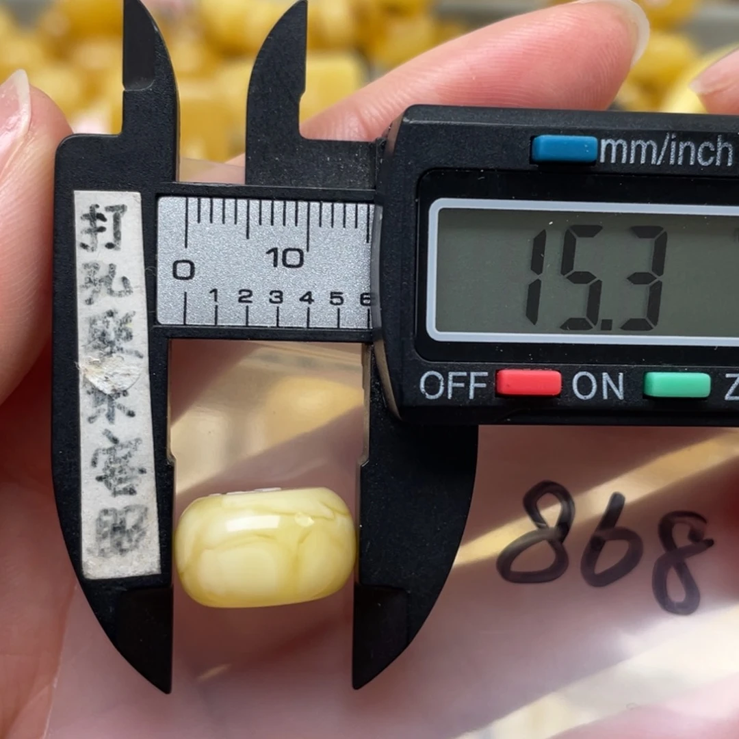 蜜蜡裸石未镶嵌旅****鱼蜜蜡