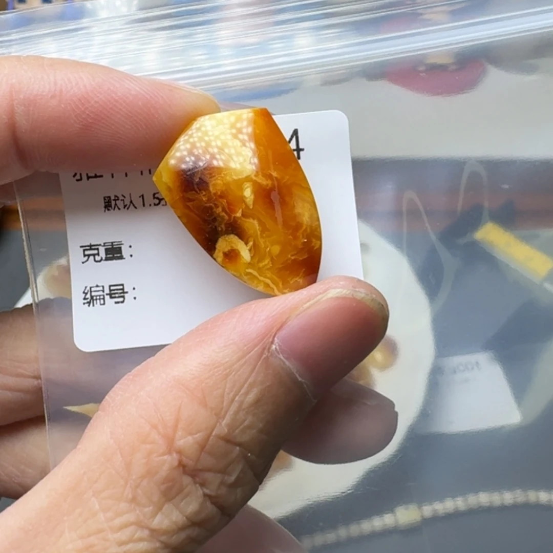 琥珀未镶嵌裸石琥珀