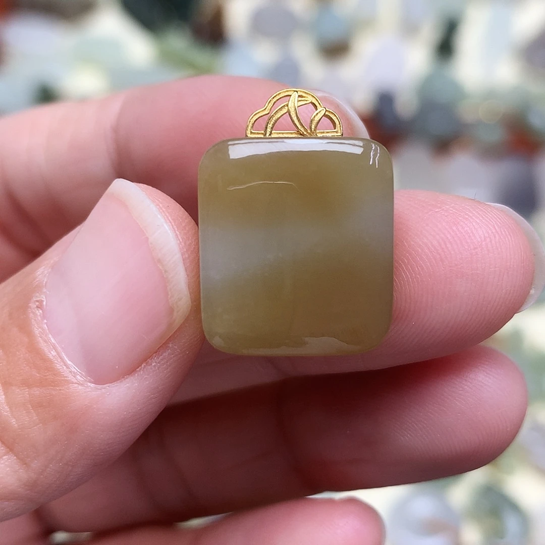 和田玉18K金镶嵌颈饰