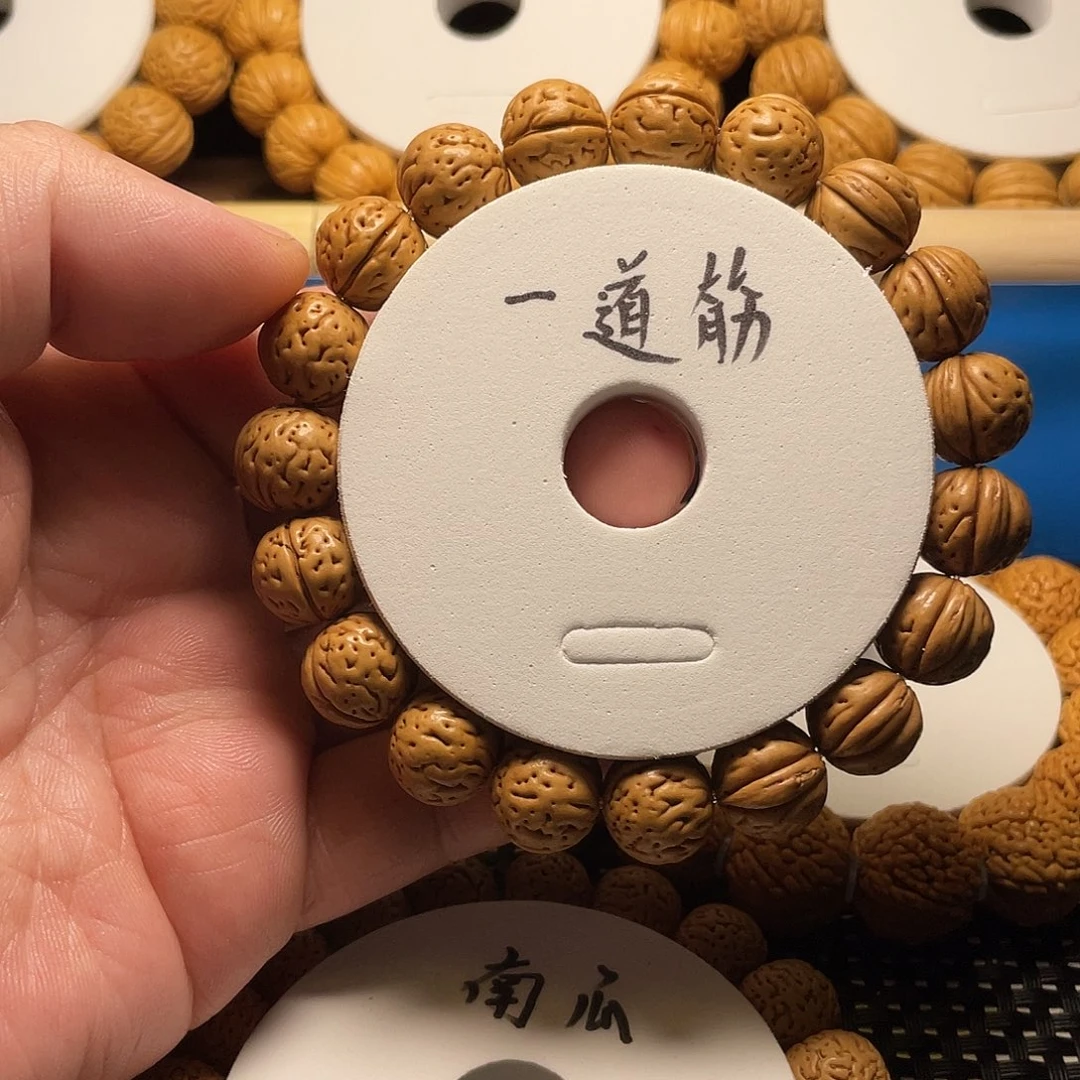 勇***G桃木桃核，皮质好，密度大