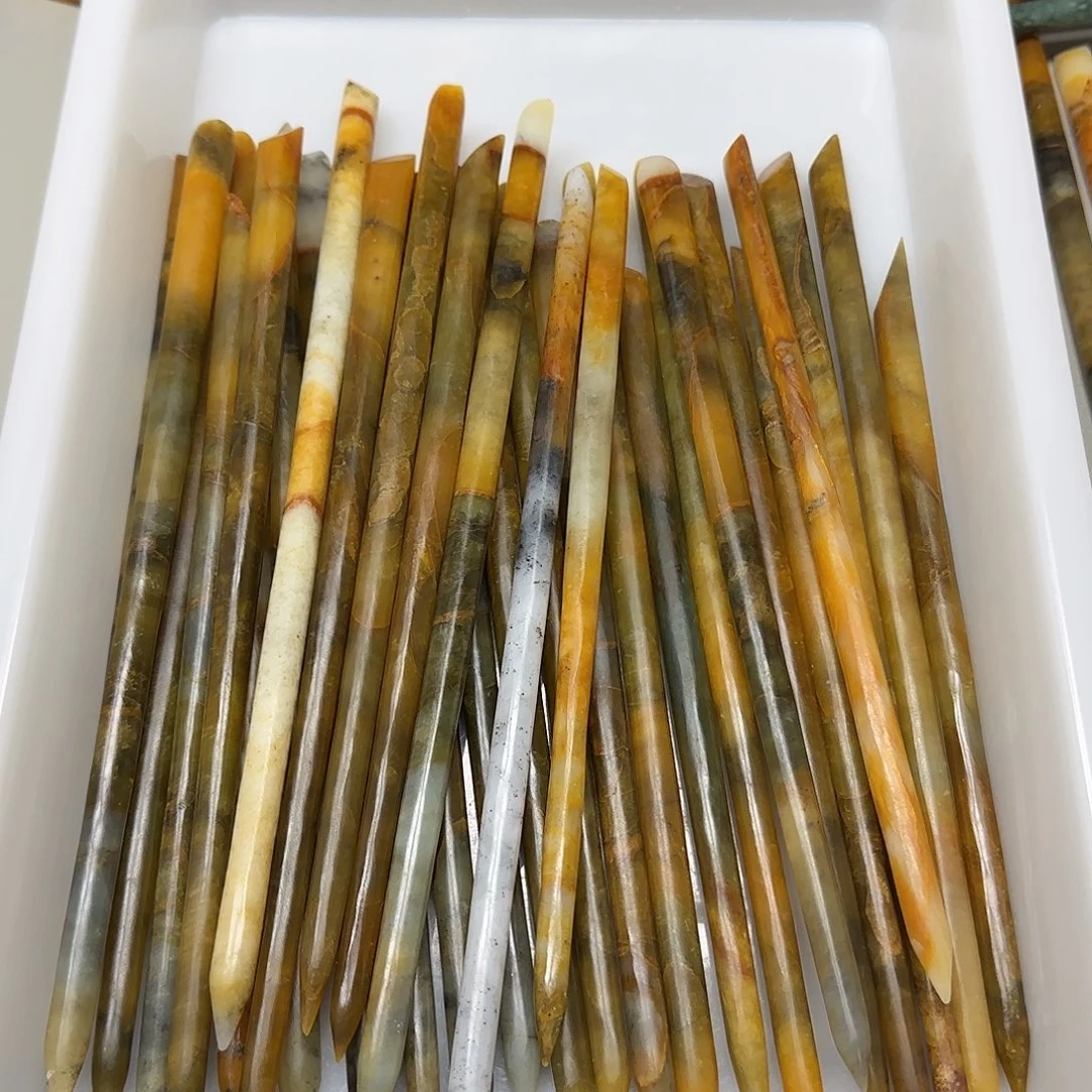 宁***悦未镶嵌蛇纹石玉发饰