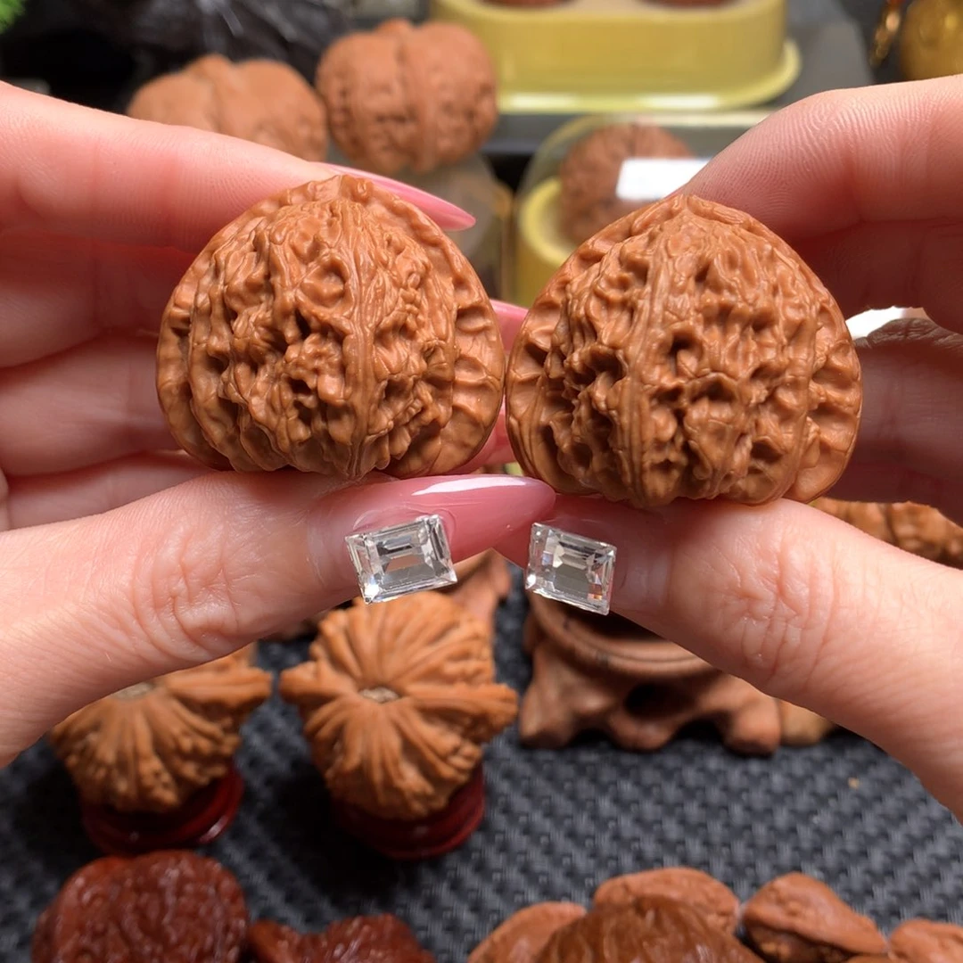 文玩核桃把件38三角白