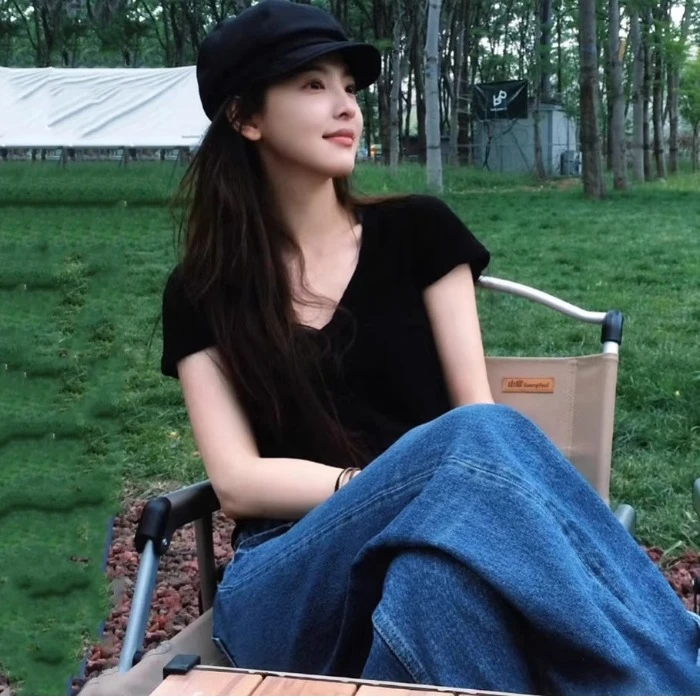 章若楠夏季新款百搭黑色显瘦V领正肩短袖T恤女休闲简约薄款上衣