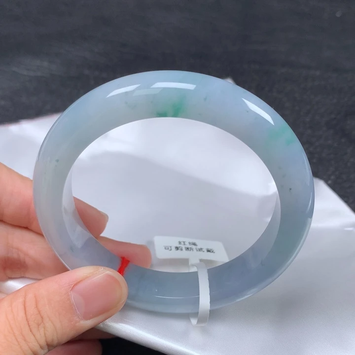 翡翠未镶嵌手镯