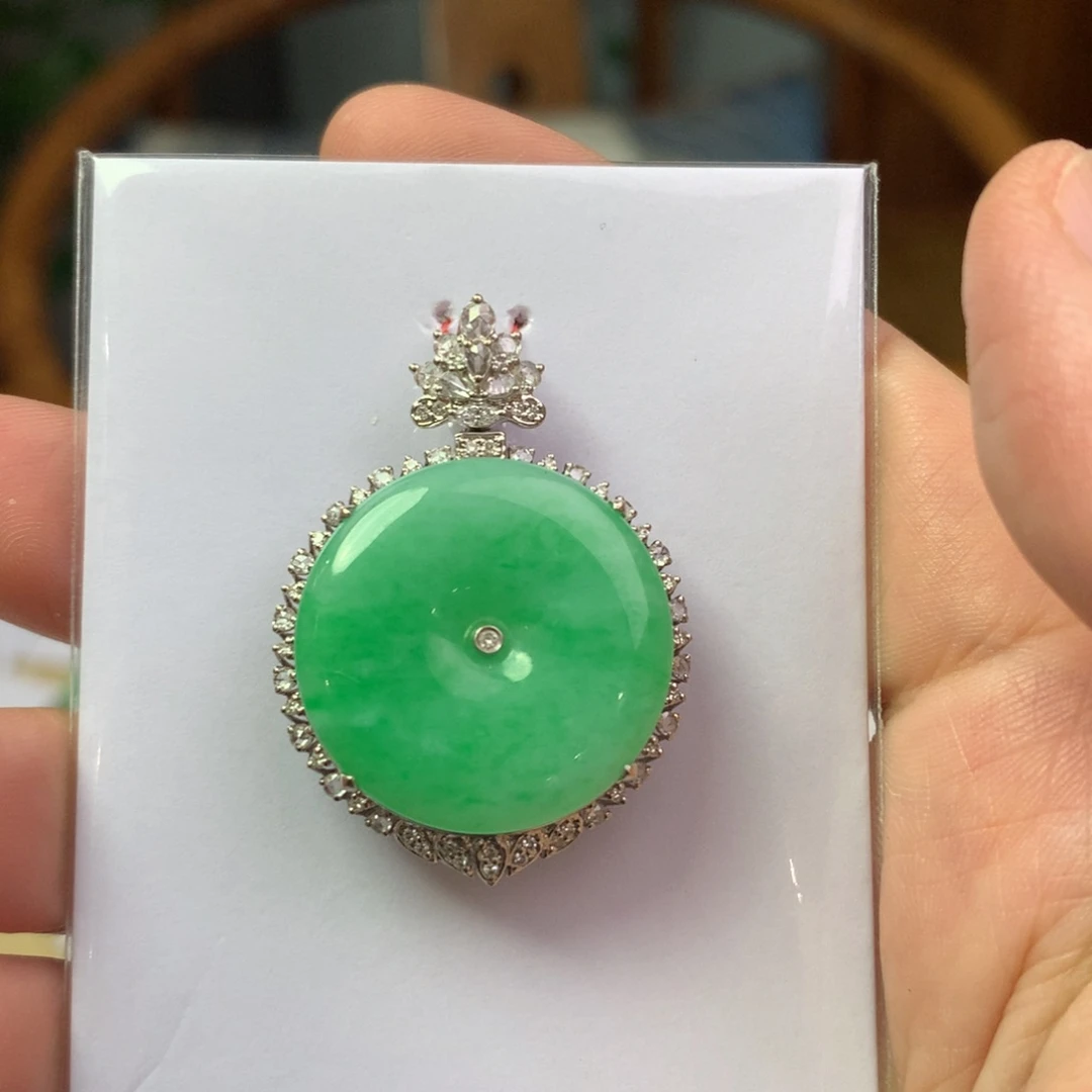 翡翠18K金镶嵌颈饰翡翠首饰