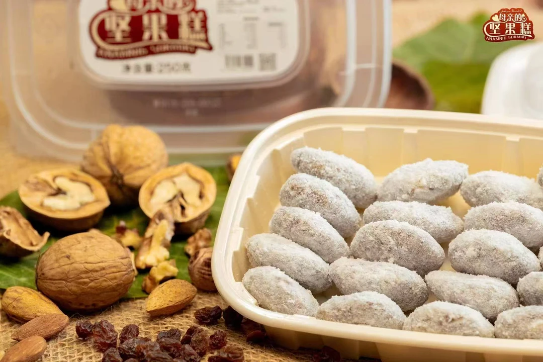 新疆和田特色原始切糕纯手工优质核桃仁及葡萄干等各种上等坚果