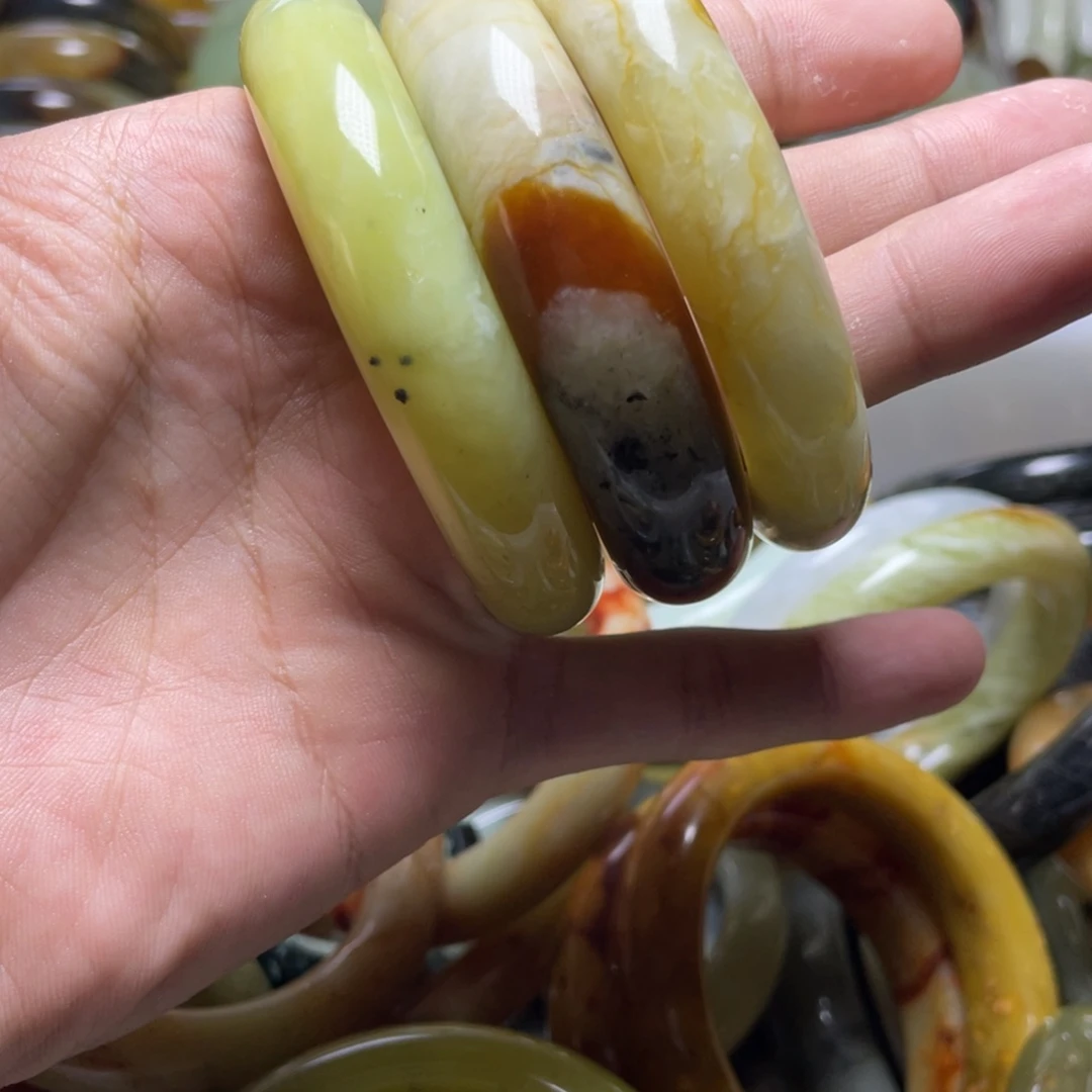 蛇纹石玉未镶嵌手镯