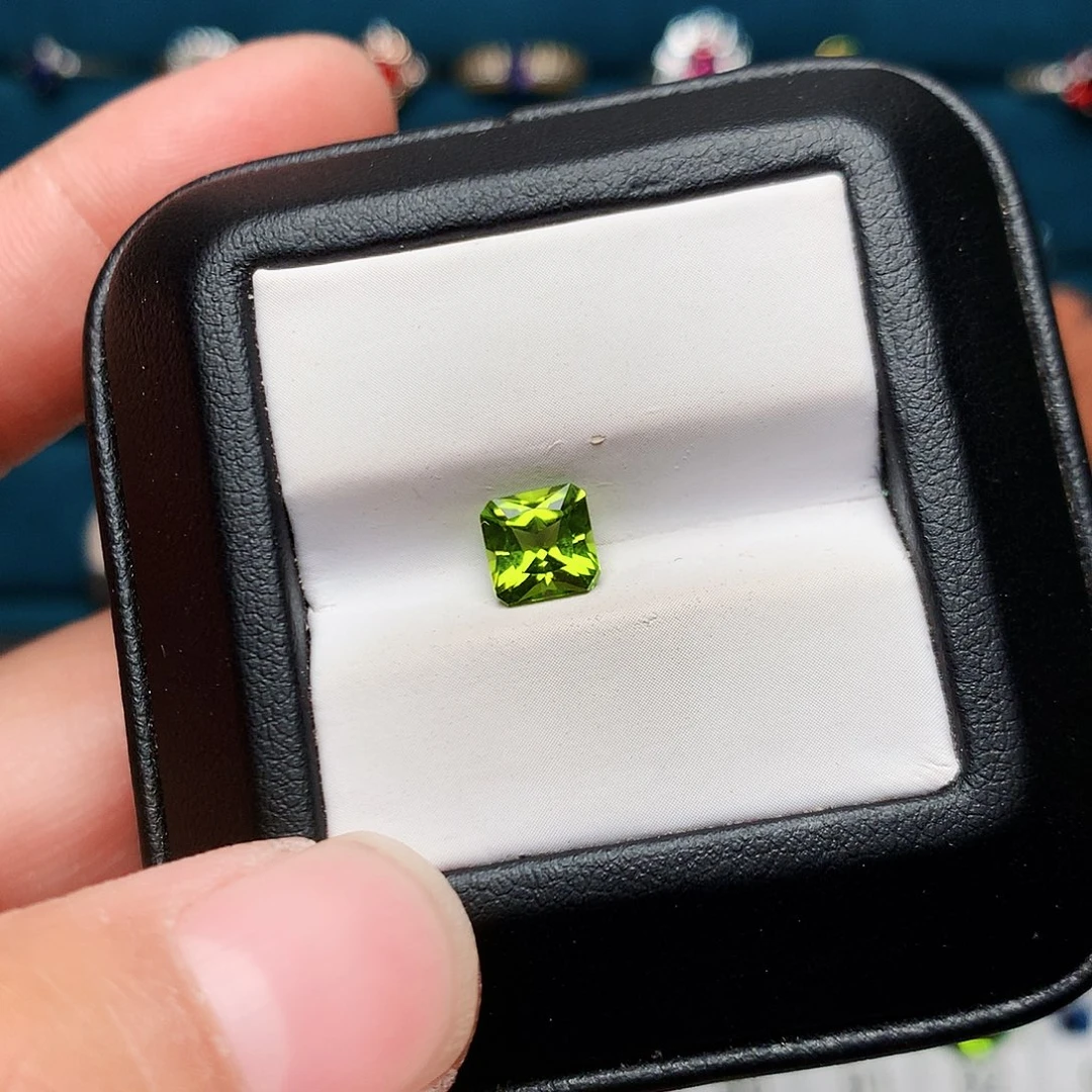 橄榄石裸石未镶嵌方6