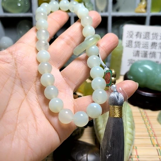 未镶嵌蛇纹石玉颈饰