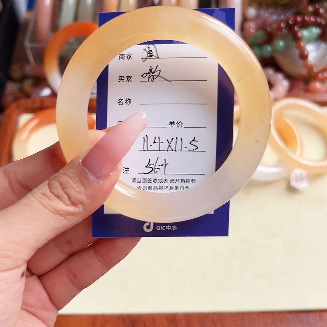 嗷***₀石英质玉未镶嵌手镯