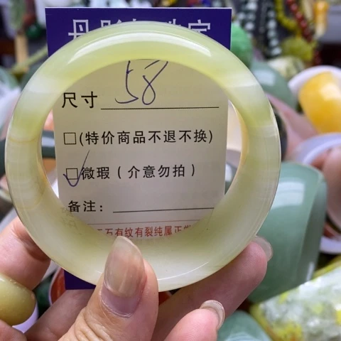 未镶嵌手镯石英质玉