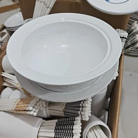 瓷玲珑白色9寸草帽大汤碗2个微瑕疵