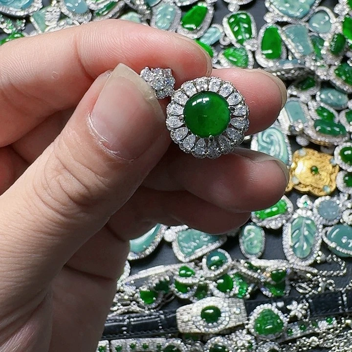 翡翠颈饰未镶嵌天然A货翡翠放漏