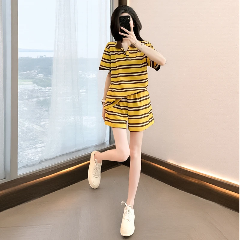 黄色减龄休闲运动套装女夏2025新款爆款洋气短袖短裤条纹两件套潮