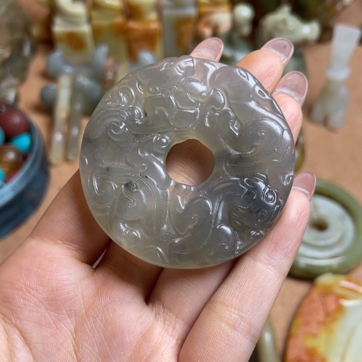蛇纹石玉未镶嵌颈饰