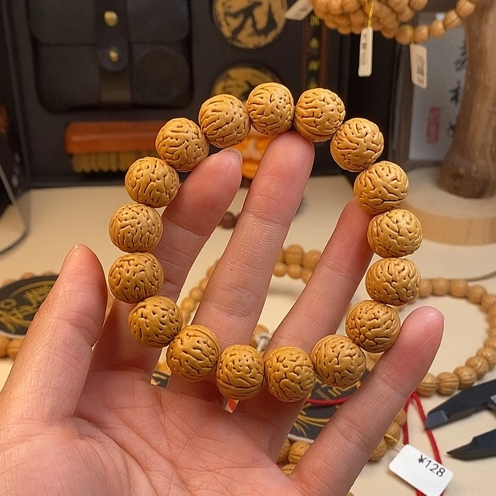 桃核手串肌肉15.5 （尺寸误差0.5之间）