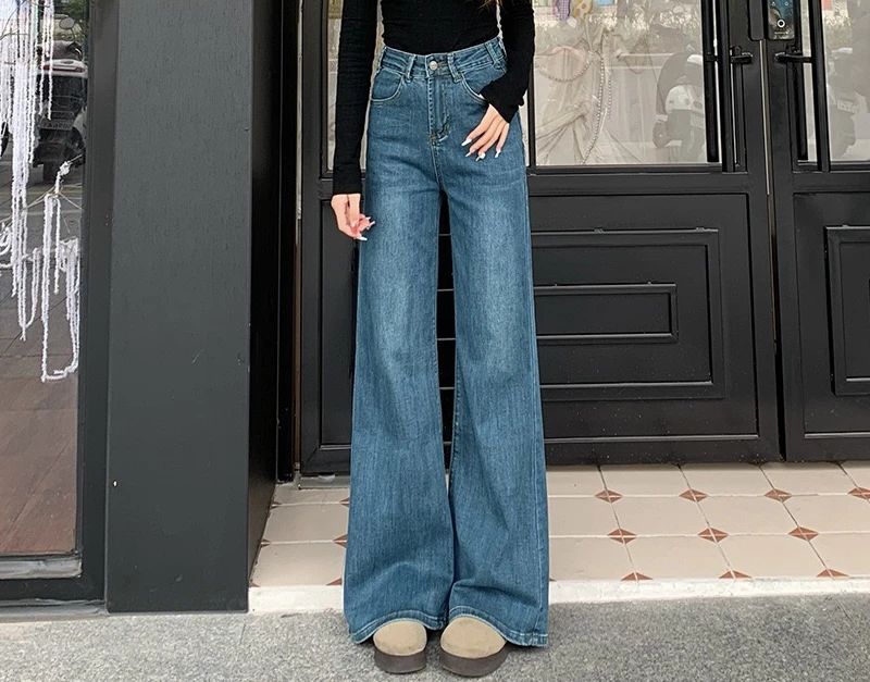 2025爆款百搭高腰显瘦舒适不贴腿宽松微喇牛仔裤