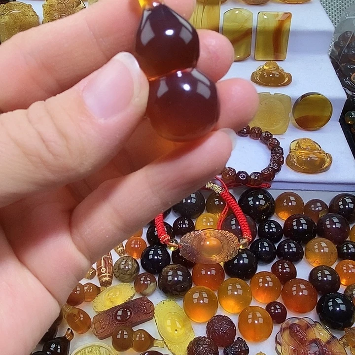 琥珀未镶嵌颈饰天然缅甸琥珀金棕葫芦