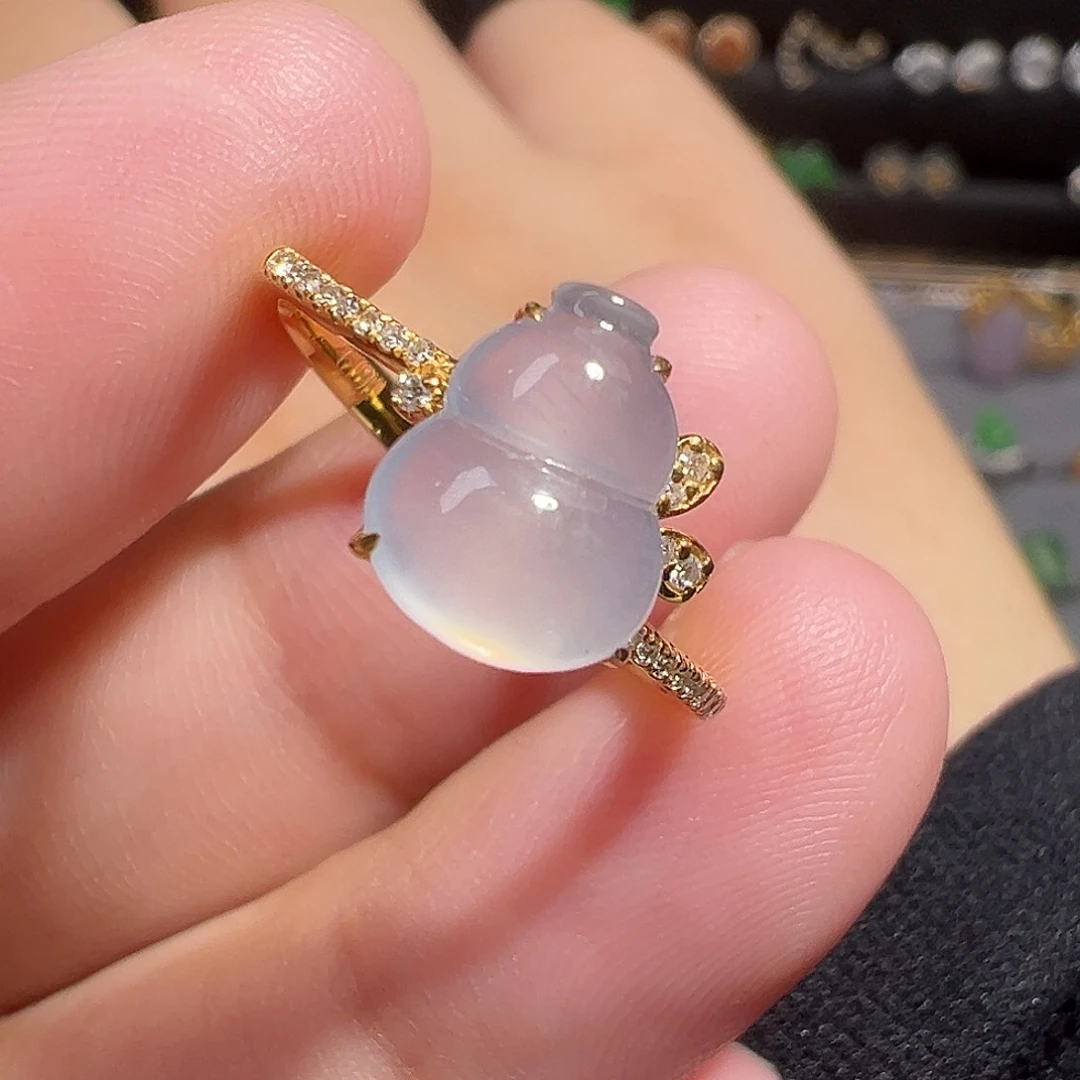 翡翠戒指18K金镶嵌葫芦翡翠戒指