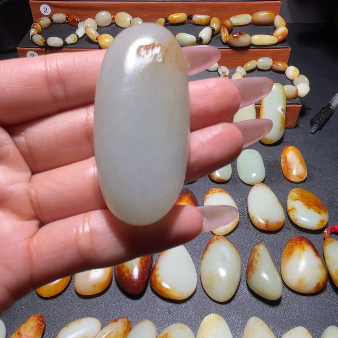 和田玉未镶嵌颈饰往**烟