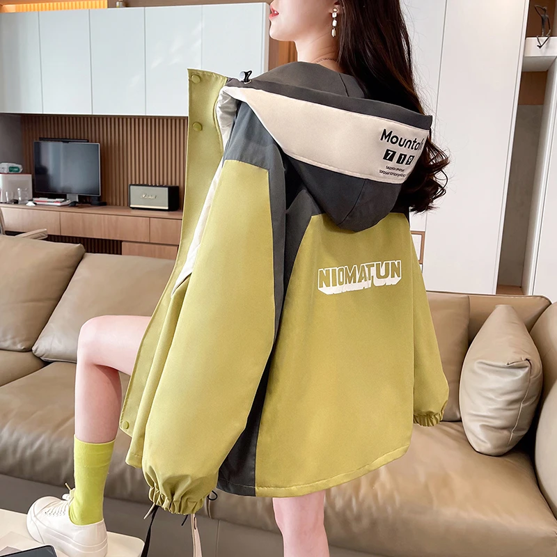 冲锋衣外套女春秋款防风衣初中学生宽松休闲大码连帽工装夹克上衣