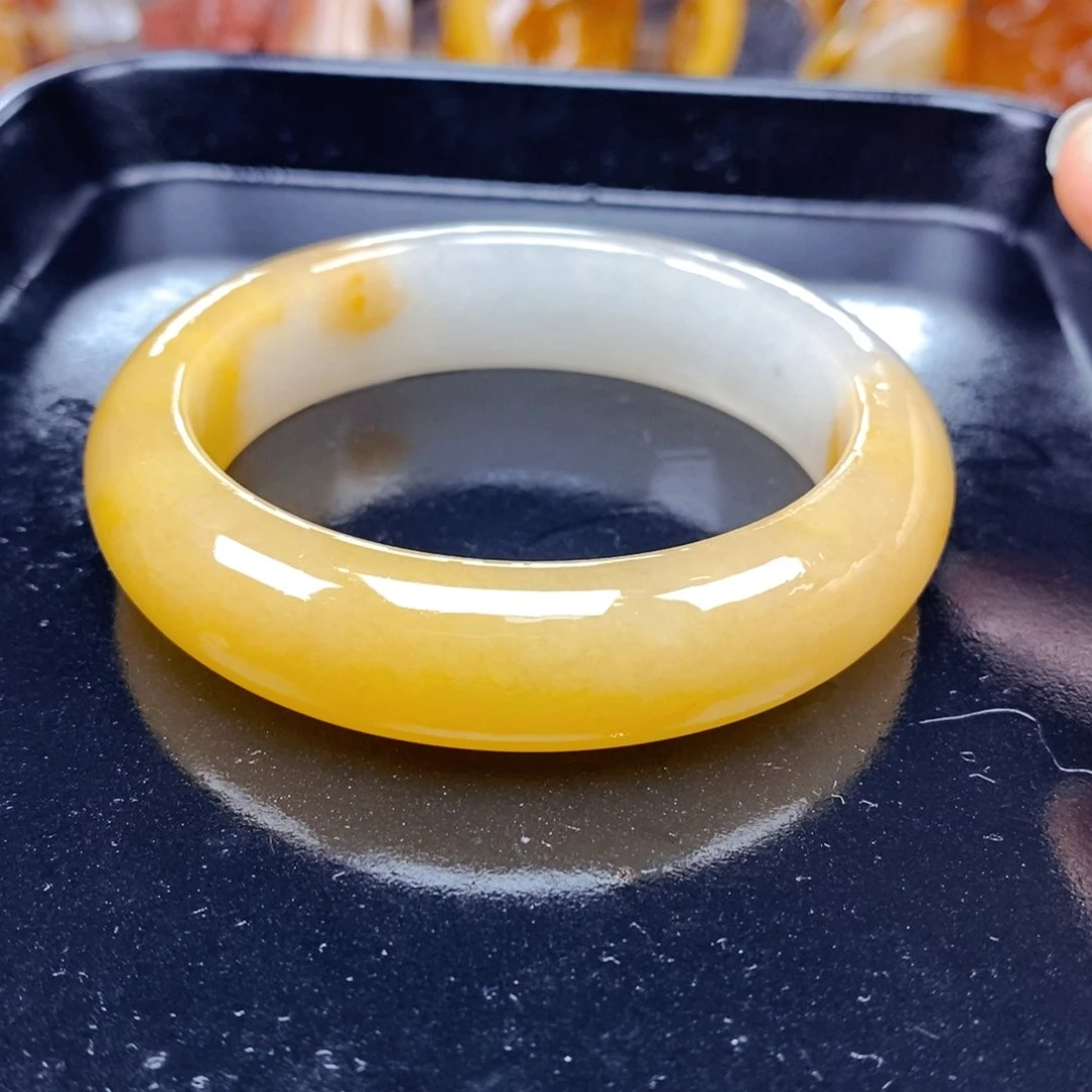 石英质玉（黄龙玉）未镶嵌颈饰