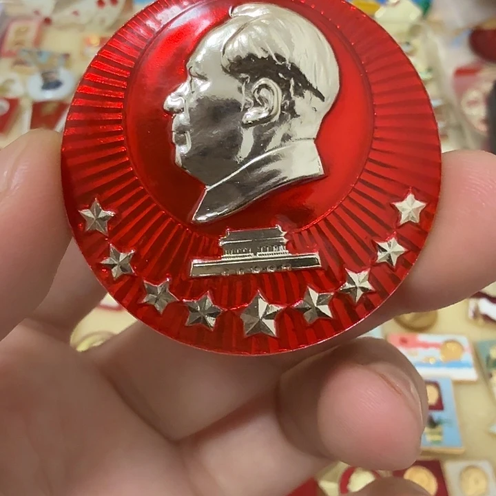 p***d铝毛爷爷像章，万岁