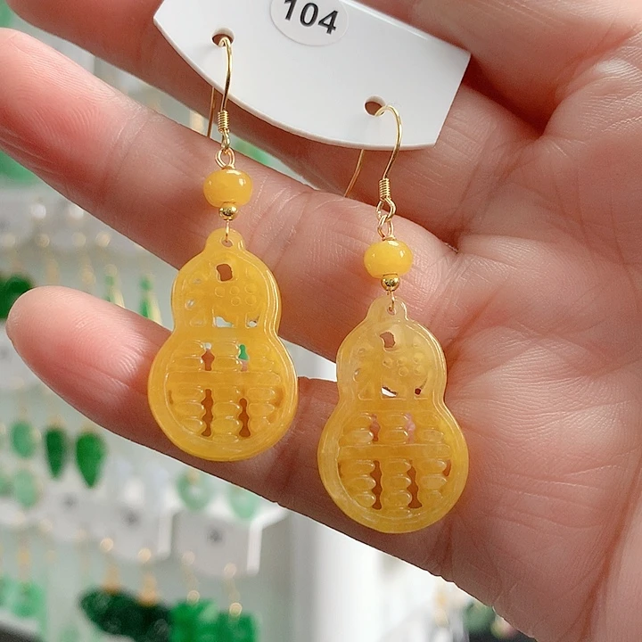 翡翠耳饰未镶嵌翡翠