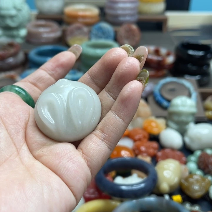 ****K石英质玉（黄龙玉）合金颈饰