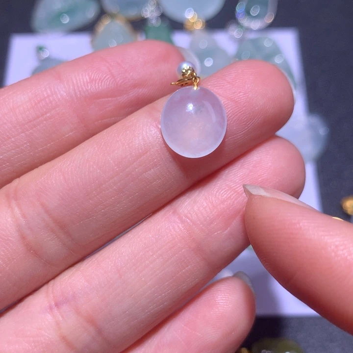 翡翠颈饰18K金镶嵌翡翠