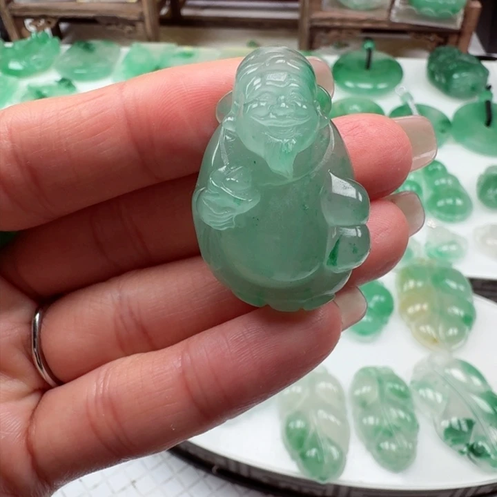 石英质玉未镶嵌颈饰