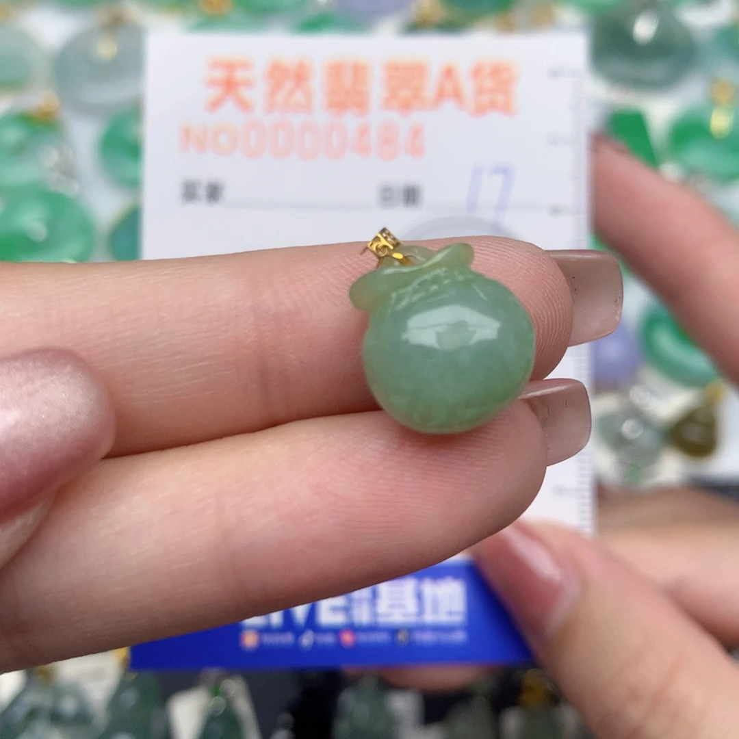 翡翠18K金镶嵌颈饰钱袋