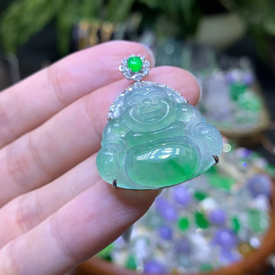 颈饰18K金镶嵌翡翠