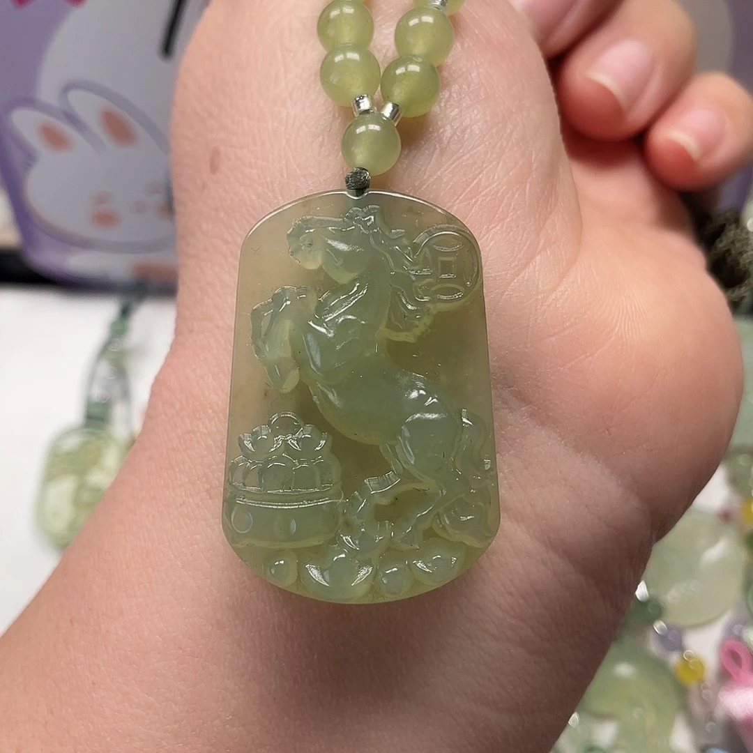 蛇纹石玉未镶嵌颈饰