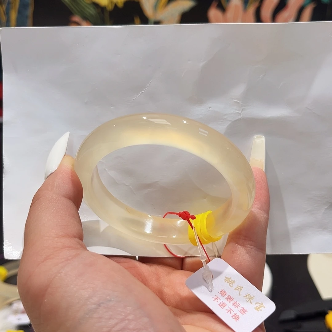 手镯玛瑙/玉髓未镶嵌11.5宽8.4厚有个金丝满圈龙鳞纹