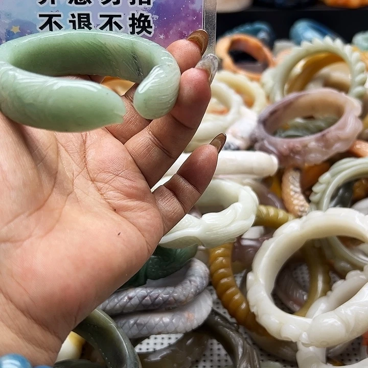 未镶嵌手镯石英岩玉