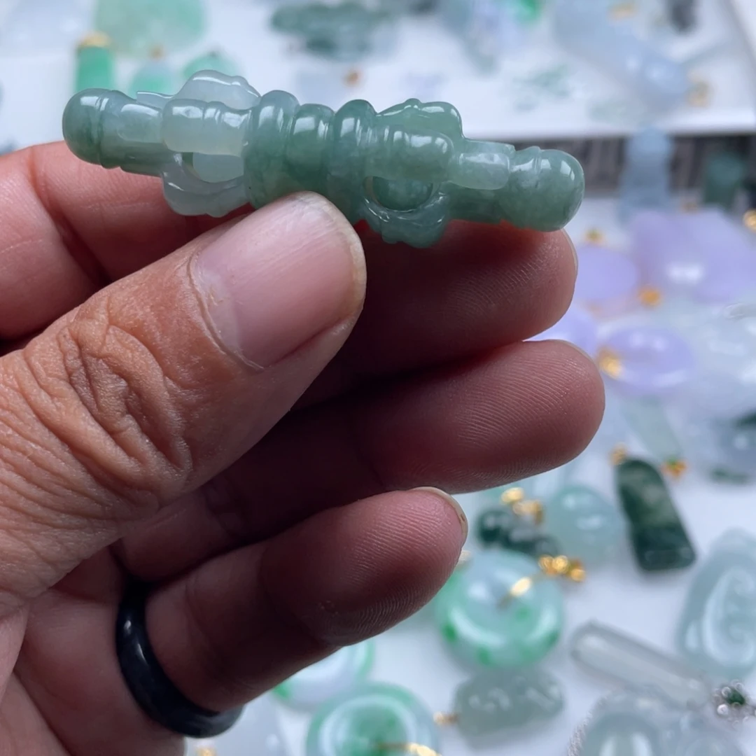 翡翠未镶嵌颈饰翡翠冰飘花