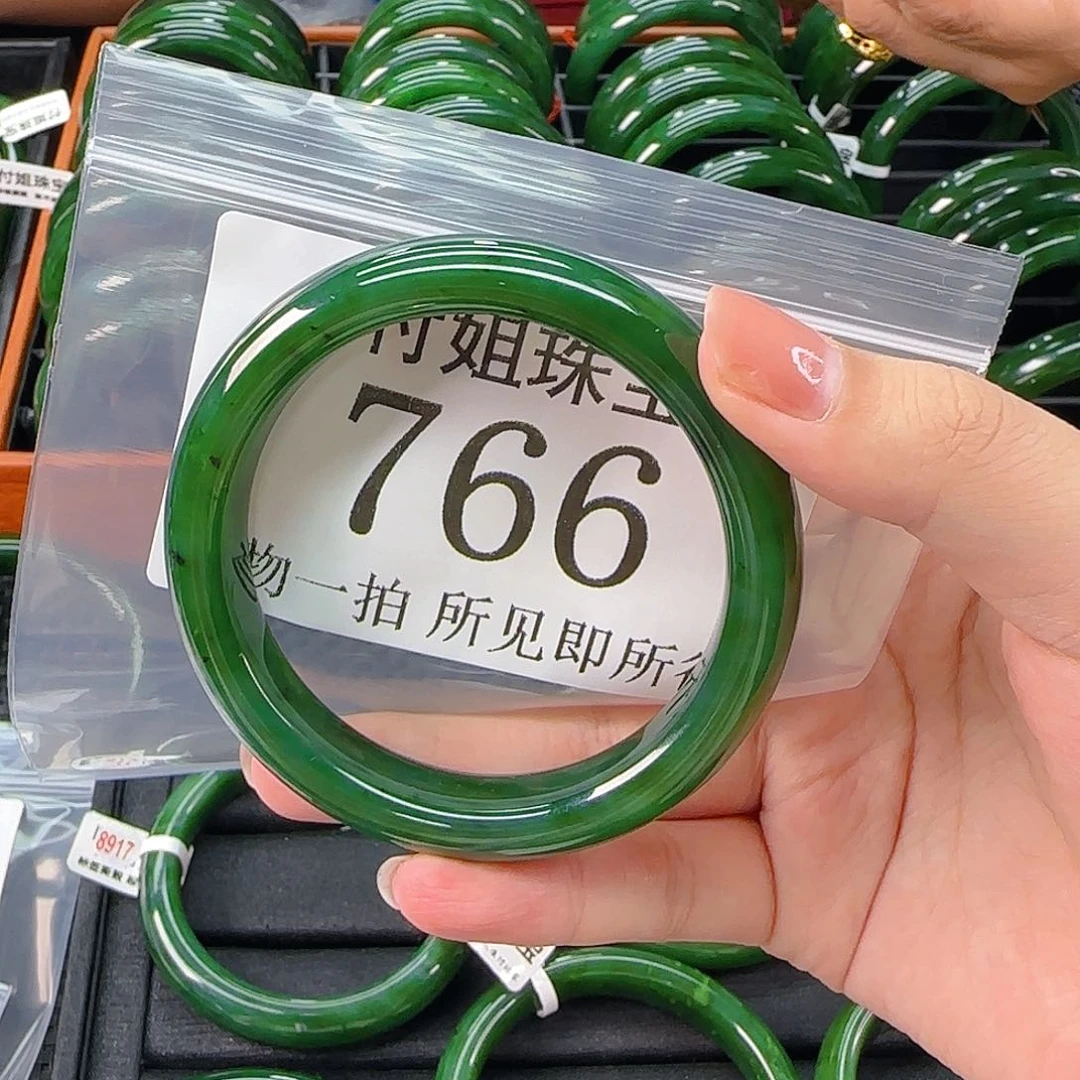 颈饰未镶嵌和田玉手镯59 766