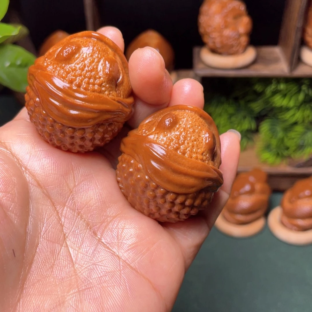 把件橄榄核吞金兽一对