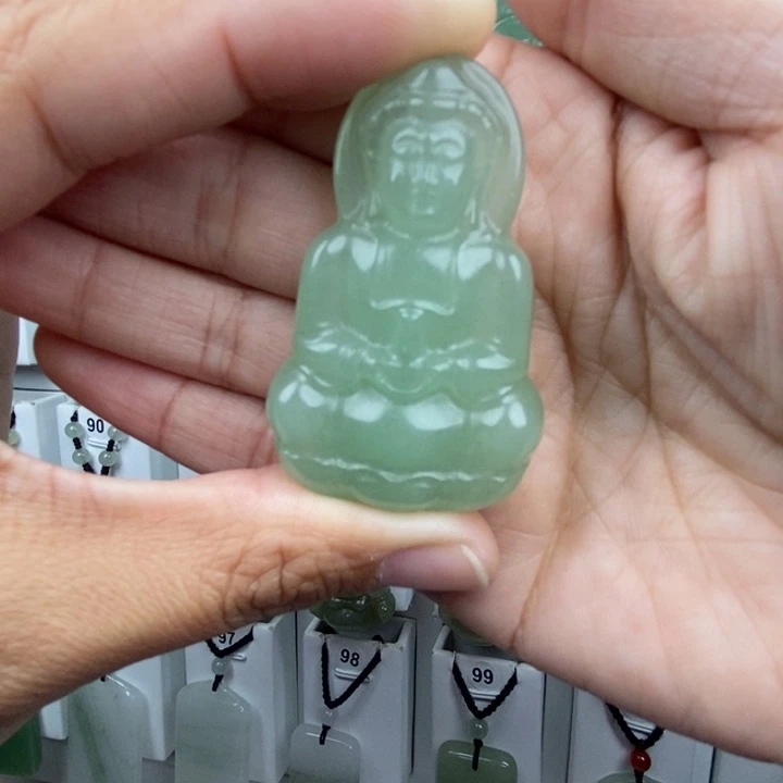 素***云石英质玉未镶嵌颈饰