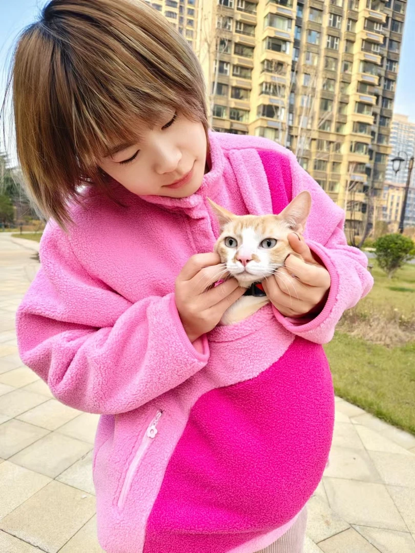 秋冬男女同款休闲加厚羊羔绒保暖遛狗神器猫狗袋鼠衣口袋卫衣外套