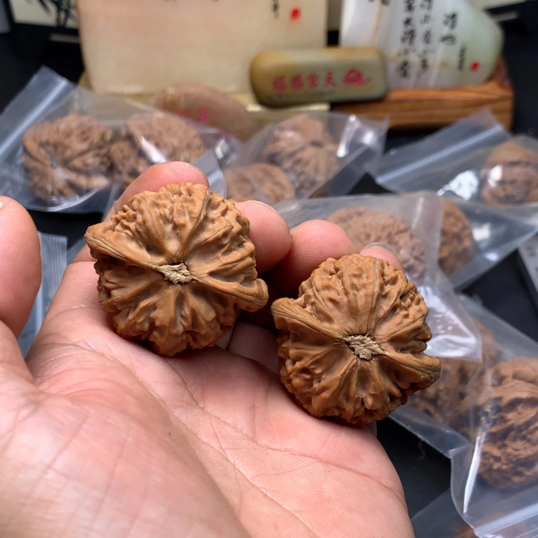 走***代把件文玩核桃宫灯