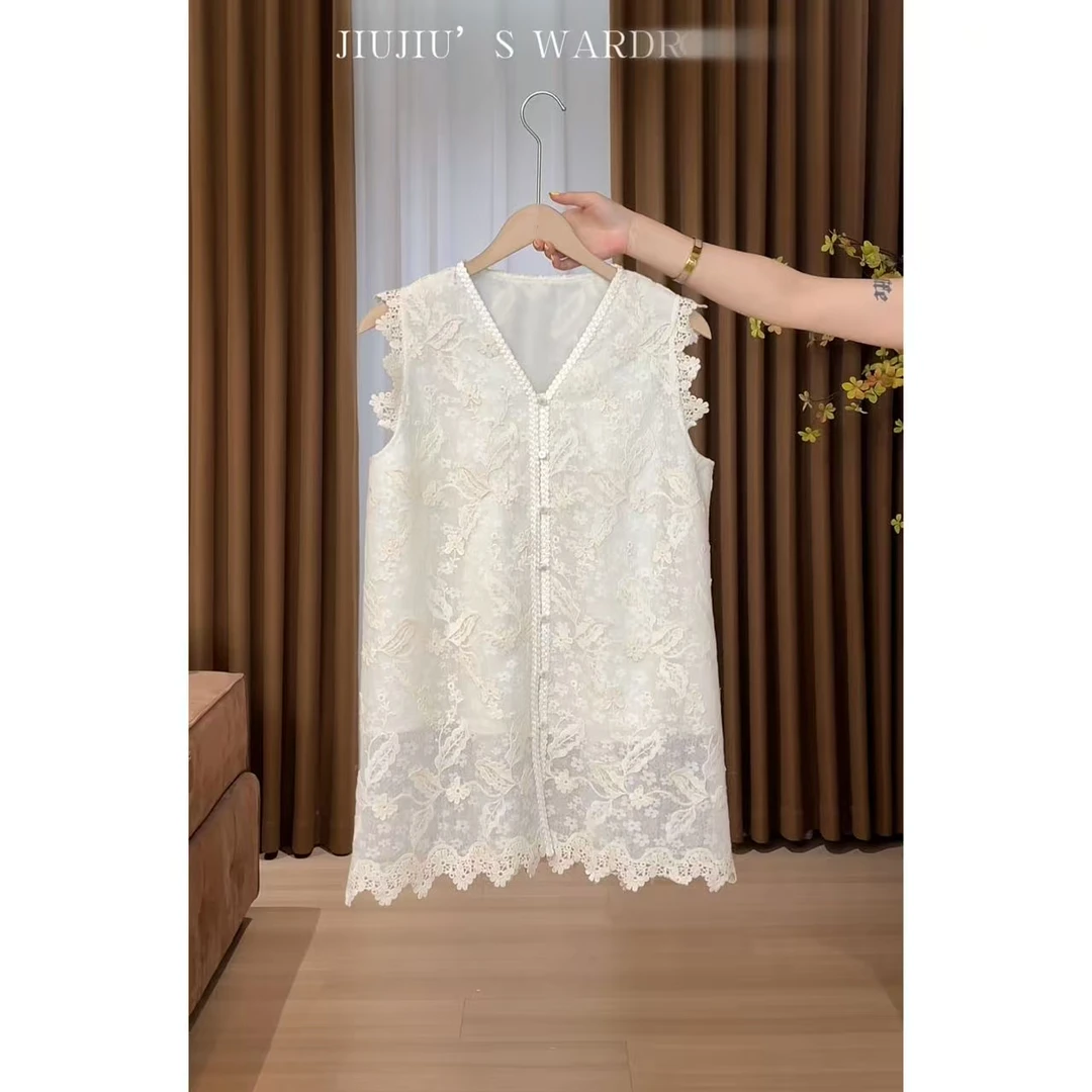 玖了个玖 2025夏款 极简百搭立体蕾丝贴布绣V领气质上衣2506C3521